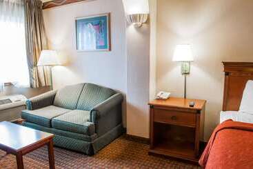 هتل Quality Inn & Suites Las Cruces  University Area