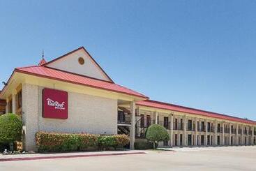 هتل Red Roof Inn Plus+ Dallas Addison