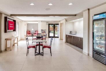 هتل Red Roof Inn Plus+ Dallas   Addison