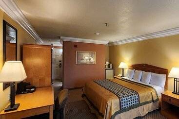 هتل Super 8 By Wyndham Temple I35