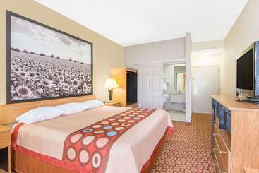 هتل Super 8 By Wyndham Wichita South