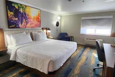 هتل La Quinta Inn & Suites By Wyndham Yakima Downtown