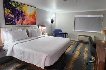 هتل La Quinta Inn & Suites By Wyndham Yakima Downtown