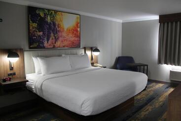 هتل La Quinta Inn & Suites By Wyndham Yakima Downtown