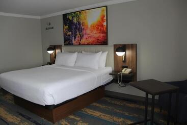 هتل La Quinta Inn & Suites By Wyndham Yakima Downtown
