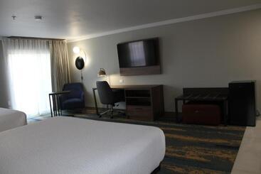 هتل La Quinta Inn & Suites By Wyndham Yakima Downtown