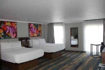 هتل La Quinta Inn & Suites By Wyndham Yakima Downtown