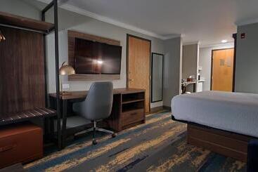 هتل La Quinta Inn & Suites By Wyndham Yakima Downtown