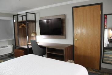 هتل La Quinta Inn & Suites By Wyndham Yakima Downtown