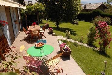 تختخواب و صبحانه Chambres D'hôtes Al Camp D'espalougues