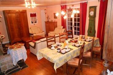 تختخواب و صبحانه Chambres D'hôtes Al Camp D'espalougues