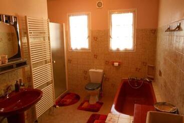 تختخواب و صبحانه Chambres D'hôtes Al Camp D'espalougues