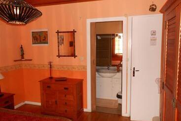 تختخواب و صبحانه Chambres D'hôtes Al Camp D'espalougues