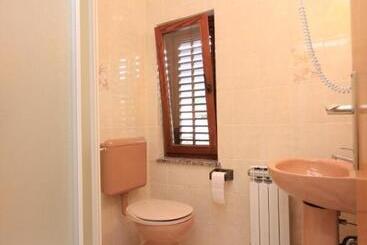 پانسیون Apartments & Rooms Ribarić