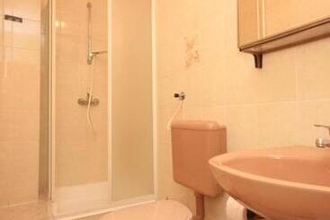 پانسیون Apartments & Rooms Ribarić