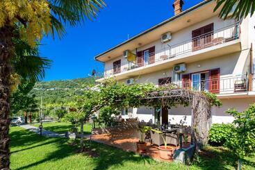 پانسیون Apartments & Rooms Ribarić