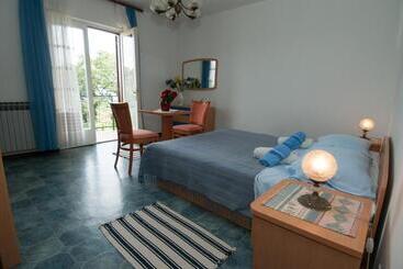 پانسیون Apartments & Rooms Ribarić