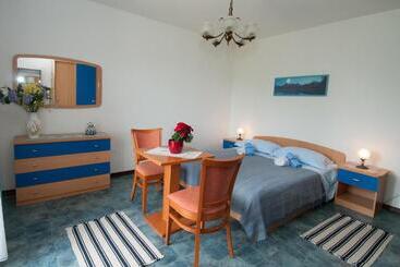 پانسیون Apartments & Rooms Ribarić