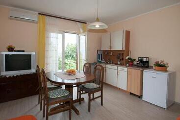پانسیون Apartments & Rooms Ribarić