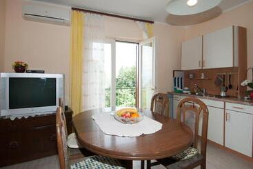 پانسیون Apartments & Rooms Ribarić