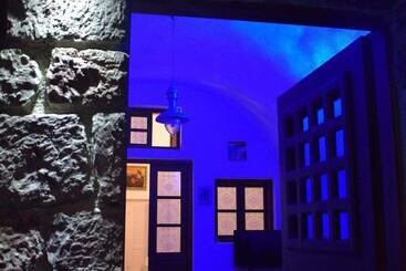 Tzannis Cave House