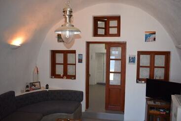 Tzannis Cave House