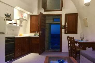 Tzannis Cave House