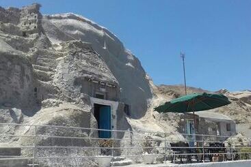Tzannis Cave House