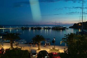 آپارتمانهای توریستها Marineta Focus Luxury Apartment