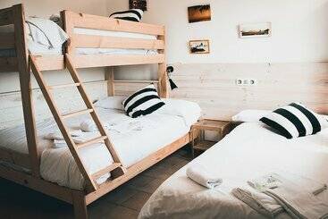 تختخواب و صبحانه Latas Surf Lodge