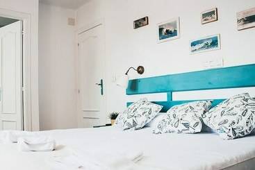 تختخواب و صبحانه Latas Surf Lodge