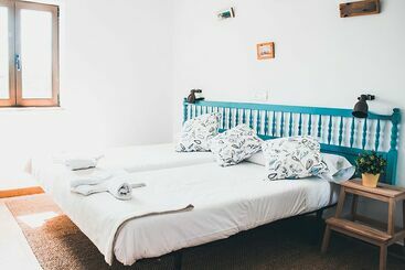 تختخواب و صبحانه Latas Surf Lodge