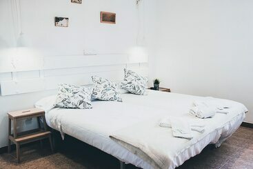 تختخواب و صبحانه Latas Surf Lodge