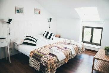 تختخواب و صبحانه Latas Surf Lodge