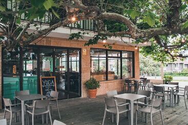 تختخواب و صبحانه Latas Surf Lodge