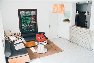 تختخواب و صبحانه Latas Surf Lodge