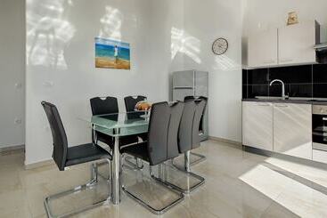 Cezar Luxury Apartment