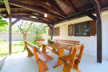 House Stella 1319