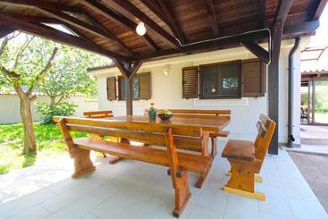 House Stella 1319