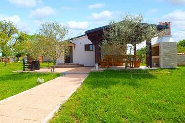House Stella 1319