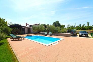 House Stella 1319