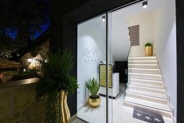 پانسیون Luxury Rooms Lavie   Superior Rooms