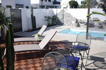 پانسیون Magma Rooms Playa Honda