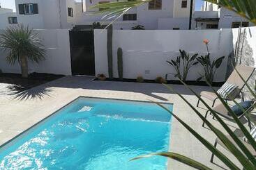 پانسیون Magma Rooms Playa Honda