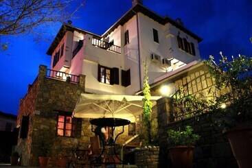 پانسیون Muses Country House