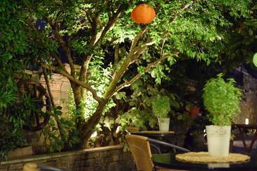 پانسیون Muses Country House