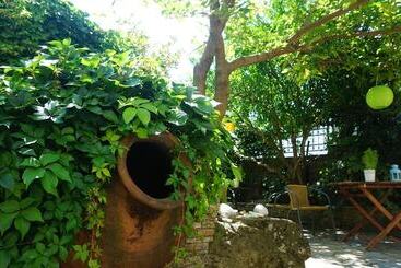 پانسیون Muses Country House