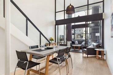 Surry Hills Modern One Bedroom Apartment  Goul