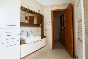 2floor Apartment