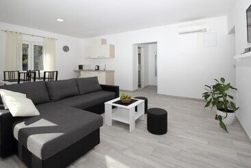 Mocici Apartments